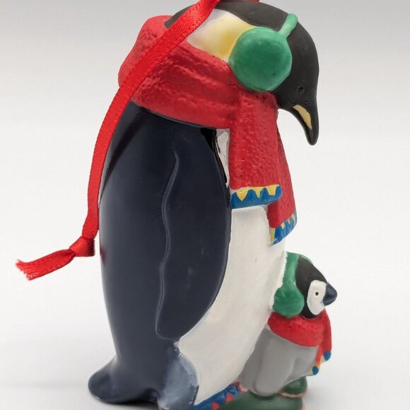 Hallmark Keepsake Safe and Snug 2001, 1st in Safe Snug Series Porcelain Ornament - Picture 4 of 11